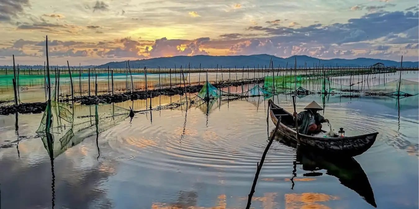 Du lịch đầm Ô Loan